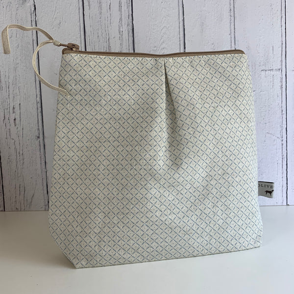 Washbag in Olive & Daisy Iska Nordic Blue